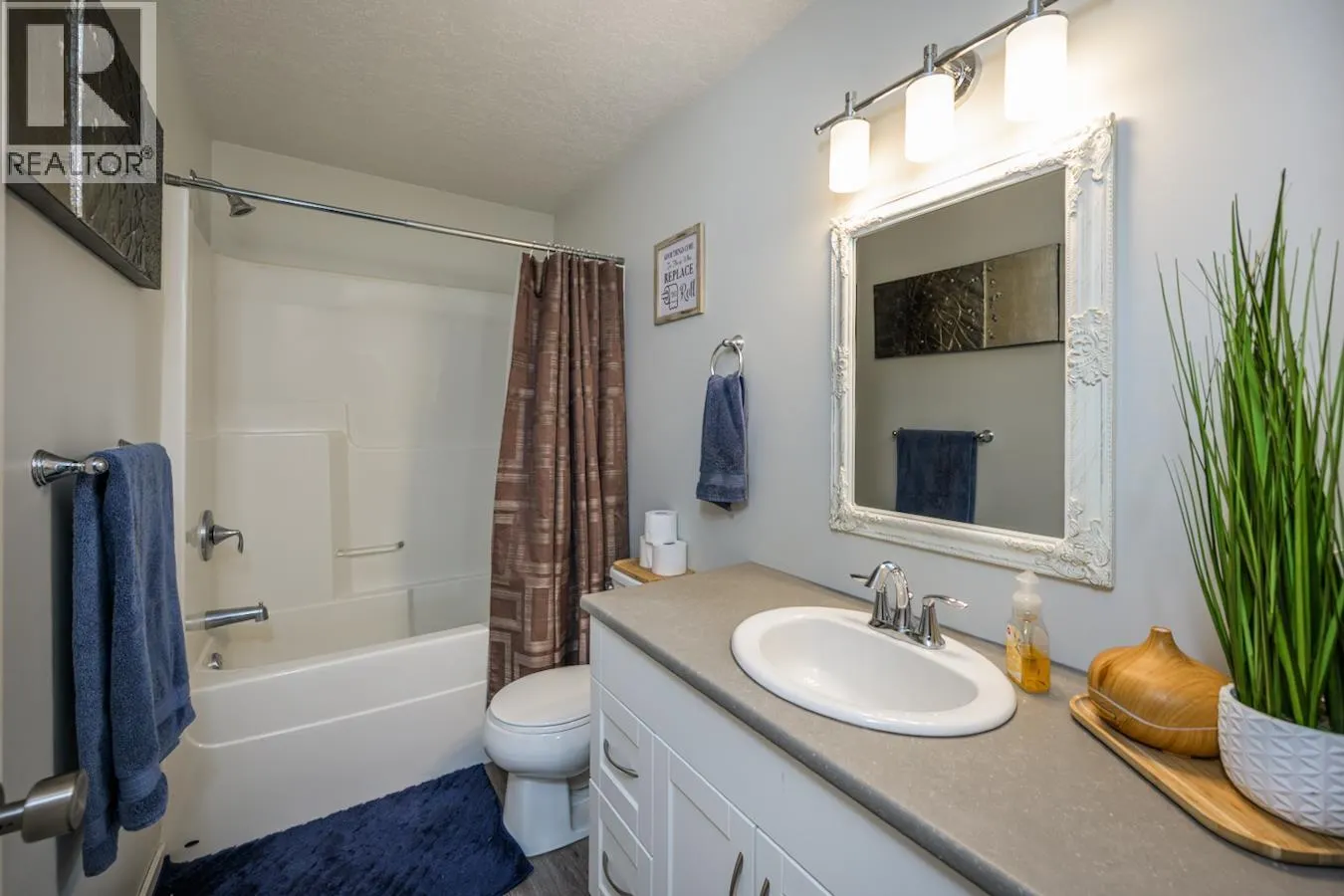 5591 WOODVALLEY DRIVE