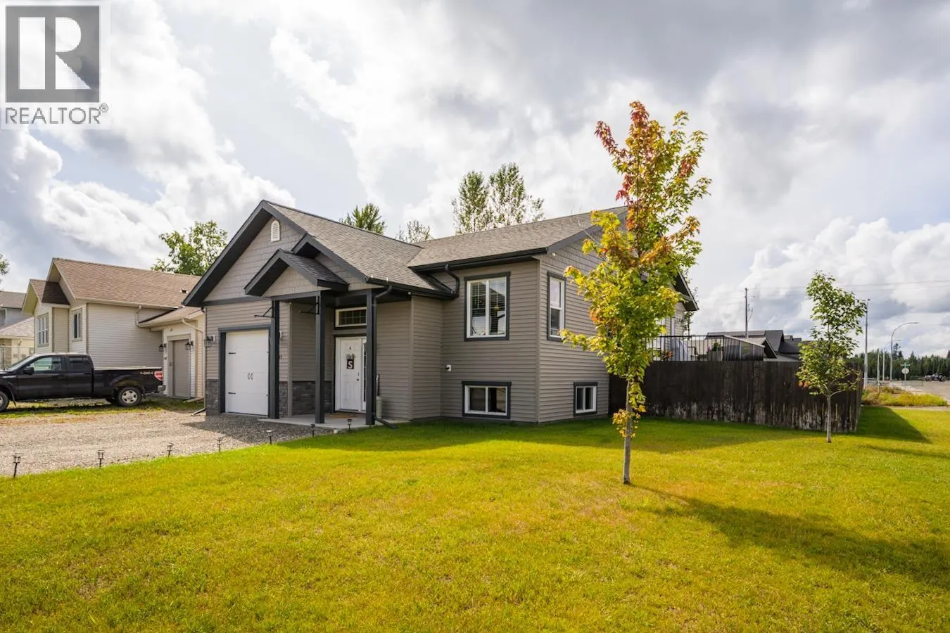5591 WOODVALLEY DRIVE