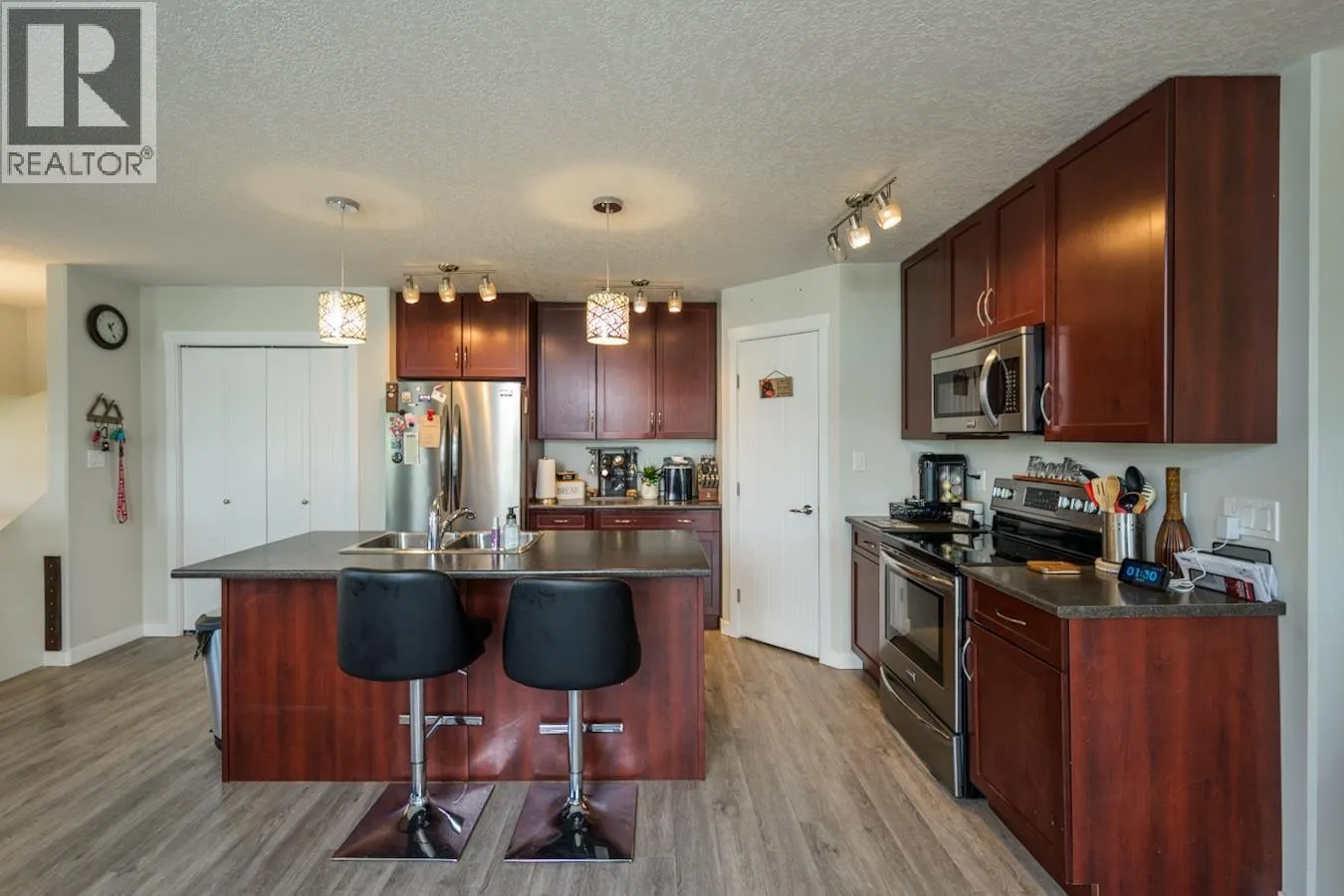 5591 WOODVALLEY DRIVE