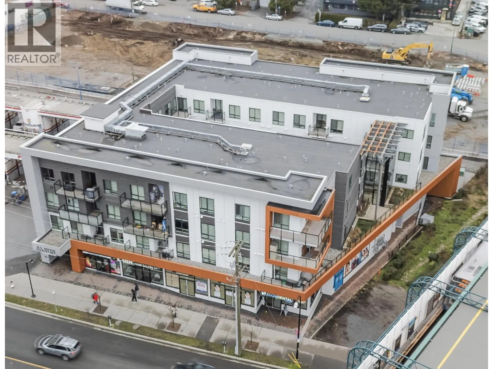 201 6968 ROYAL OAK AVENUE