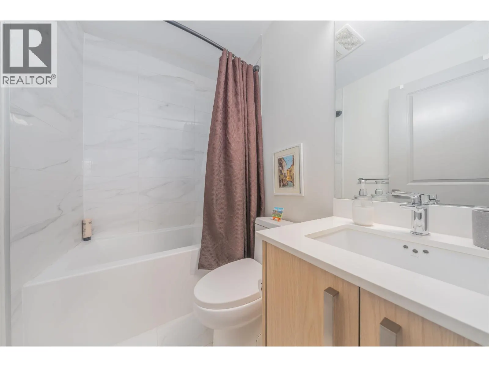 201 6968 ROYAL OAK AVENUE