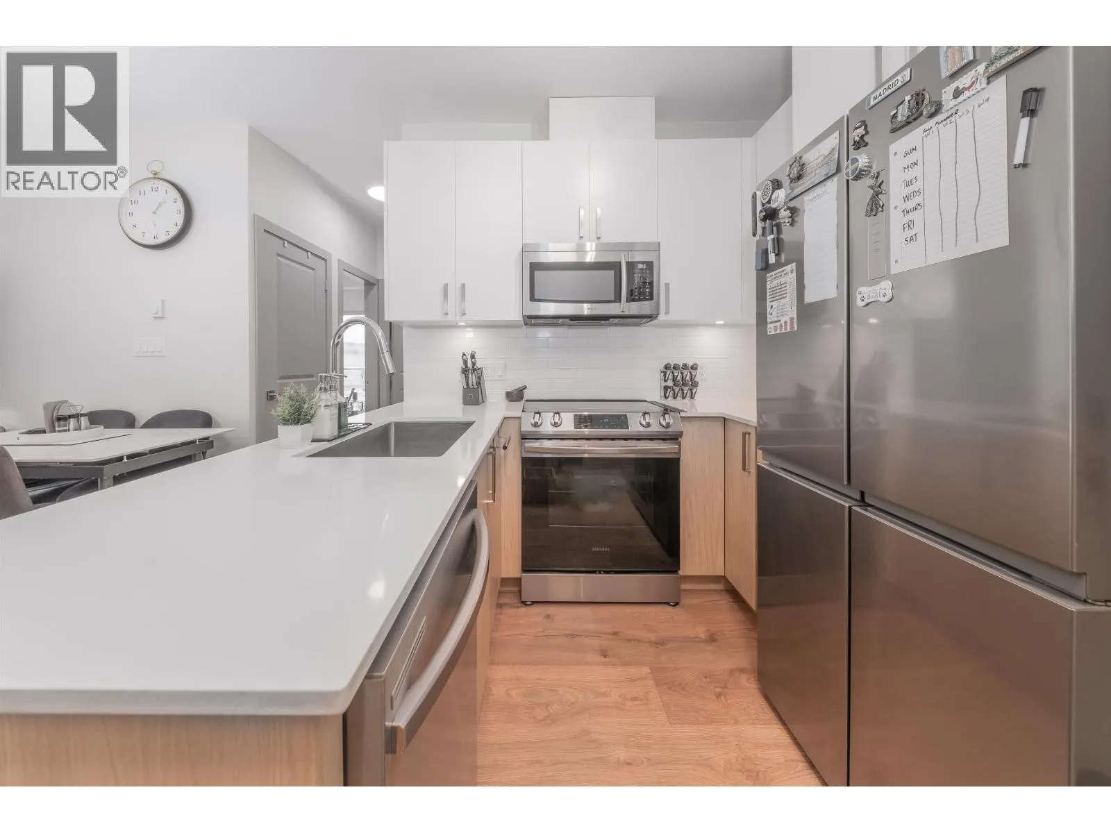201 6968 ROYAL OAK AVENUE
