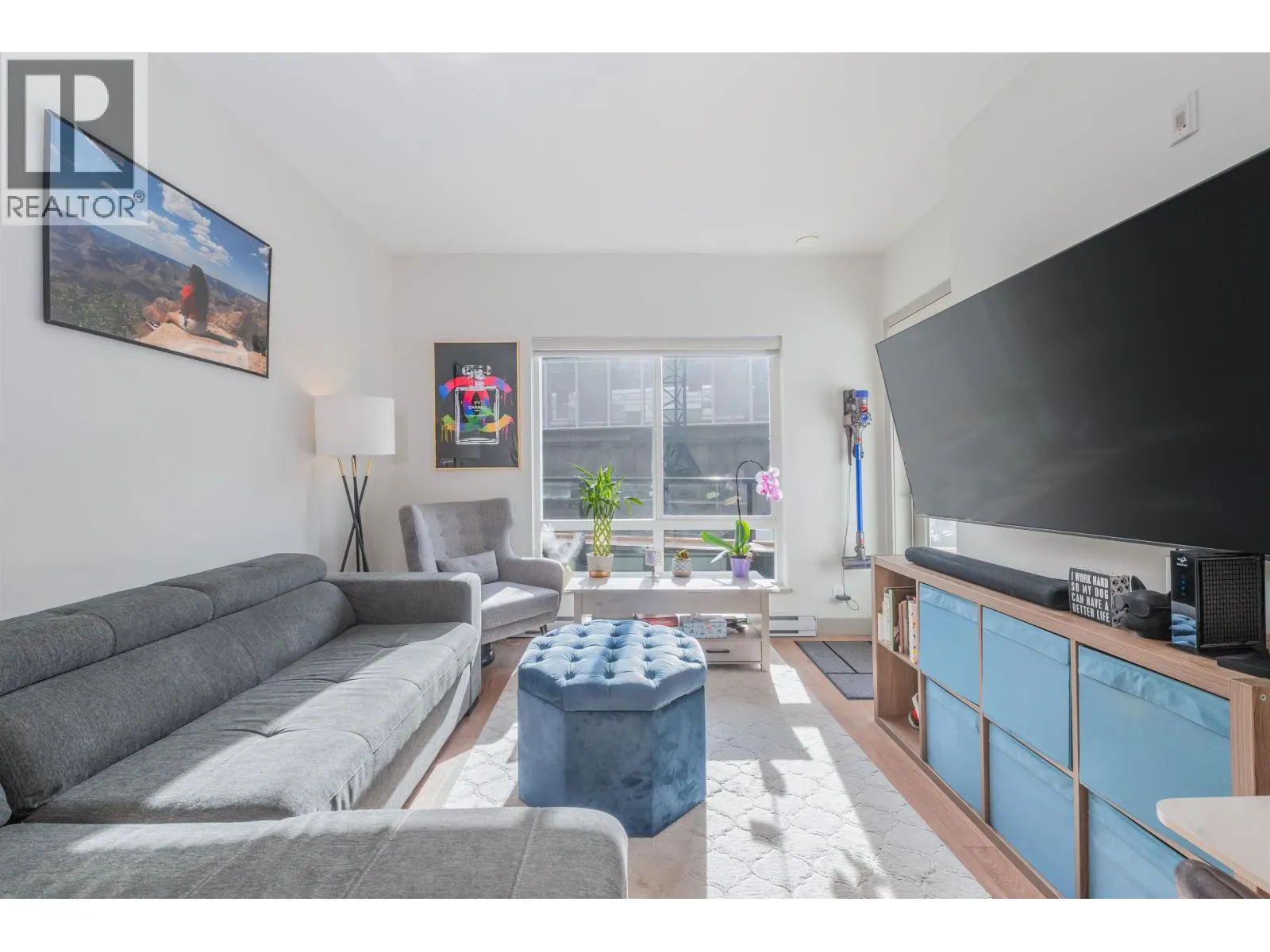 201 6968 ROYAL OAK AVENUE