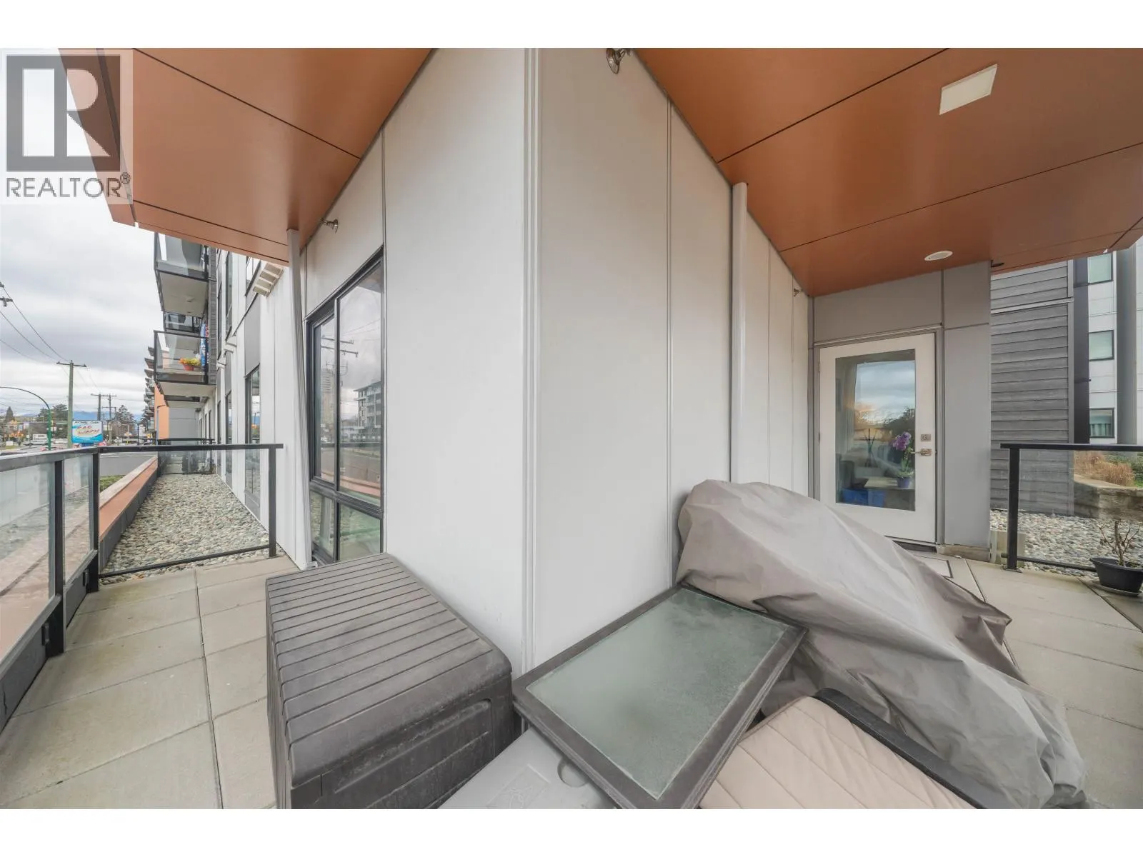 201 6968 ROYAL OAK AVENUE