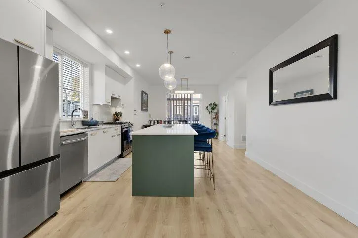 1 20680 76B AVENUE