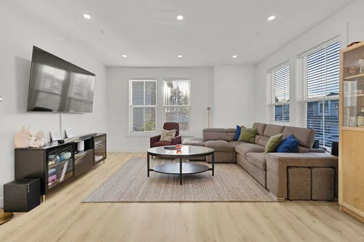 1 20680 76B AVENUE