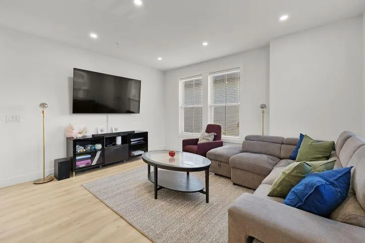1 20680 76B AVENUE