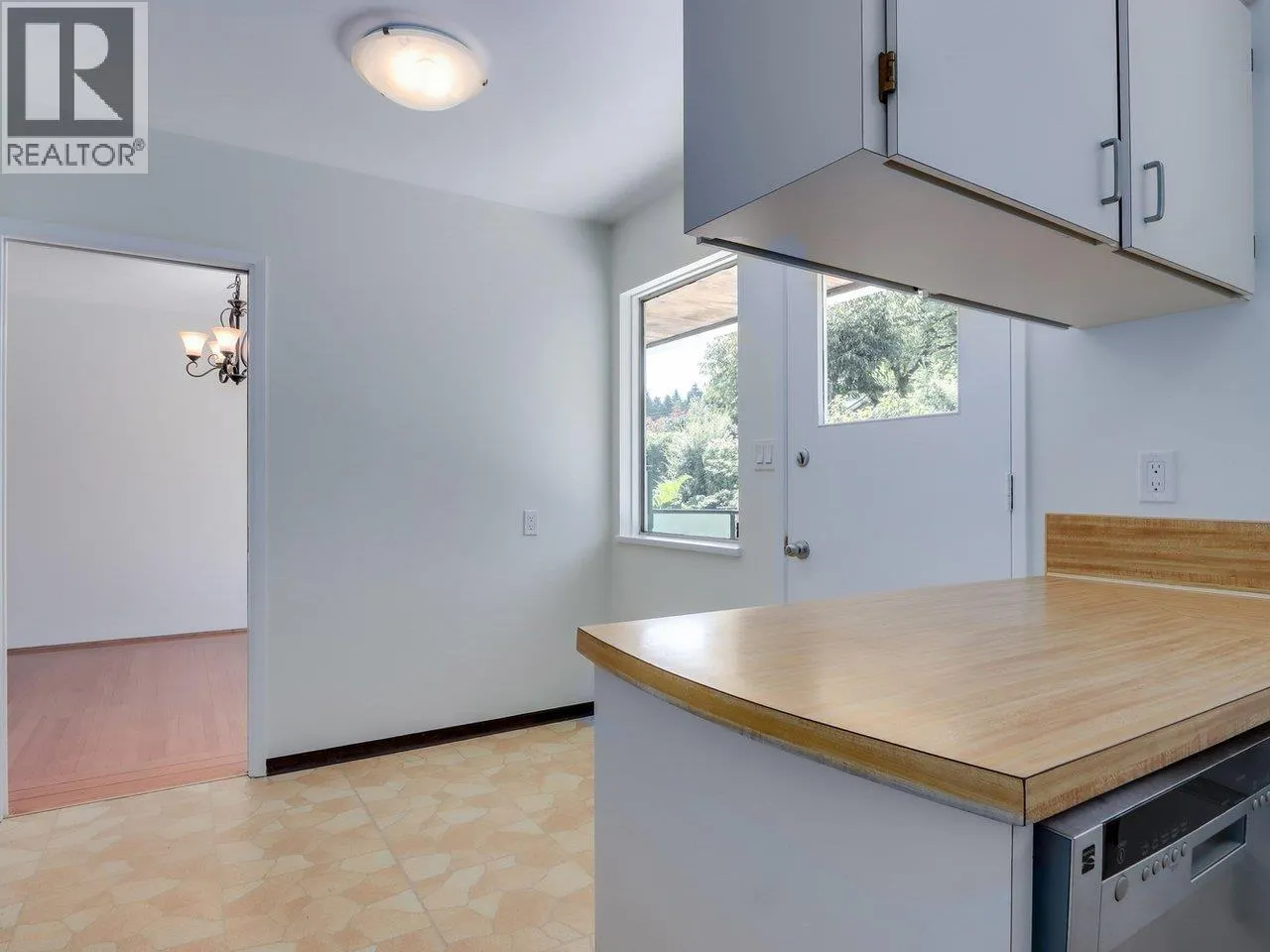 893 HUNTINGDON CRESCENT