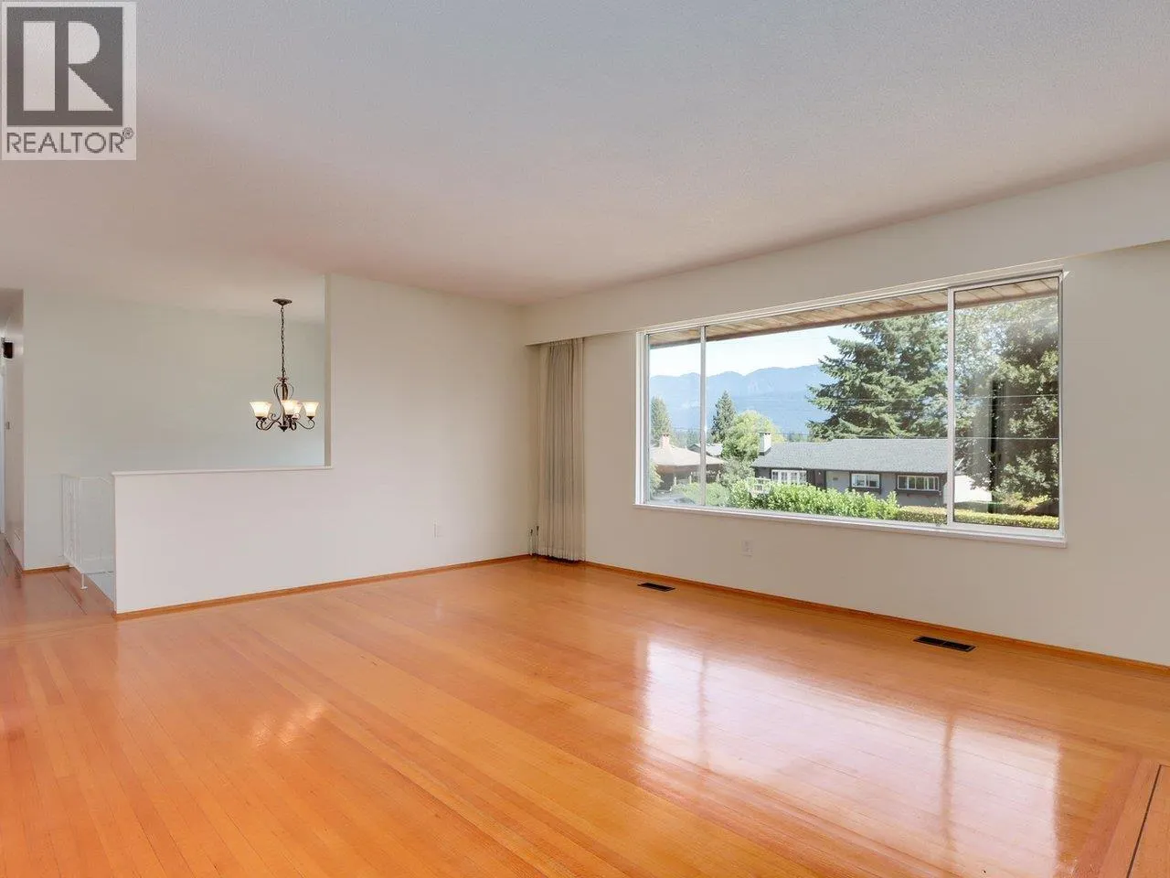893 HUNTINGDON CRESCENT
