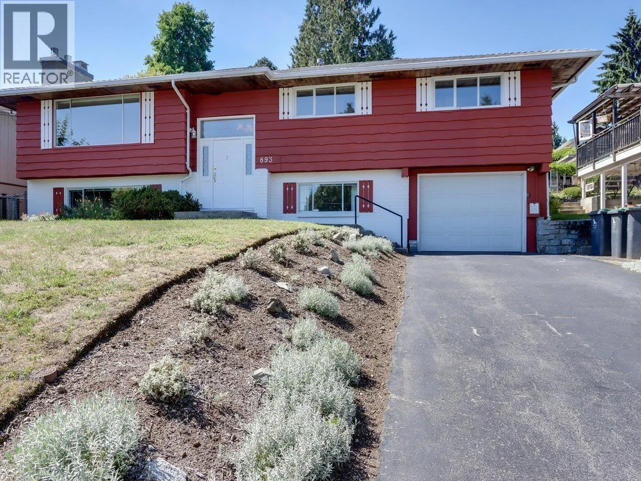 893 HUNTINGDON CRESCENT