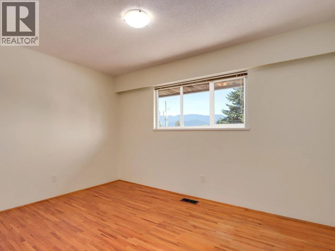 893 HUNTINGDON CRESCENT