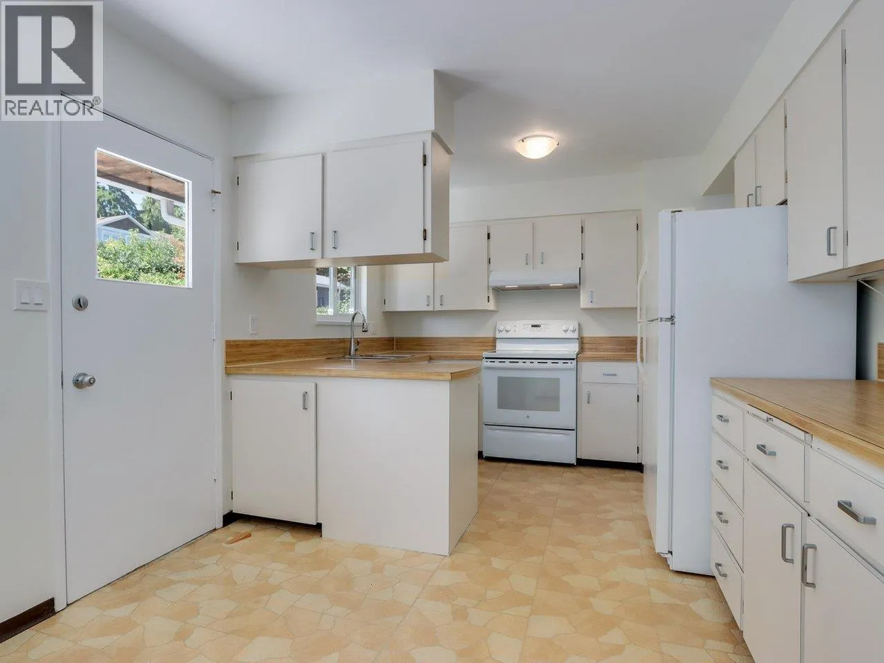 893 HUNTINGDON CRESCENT