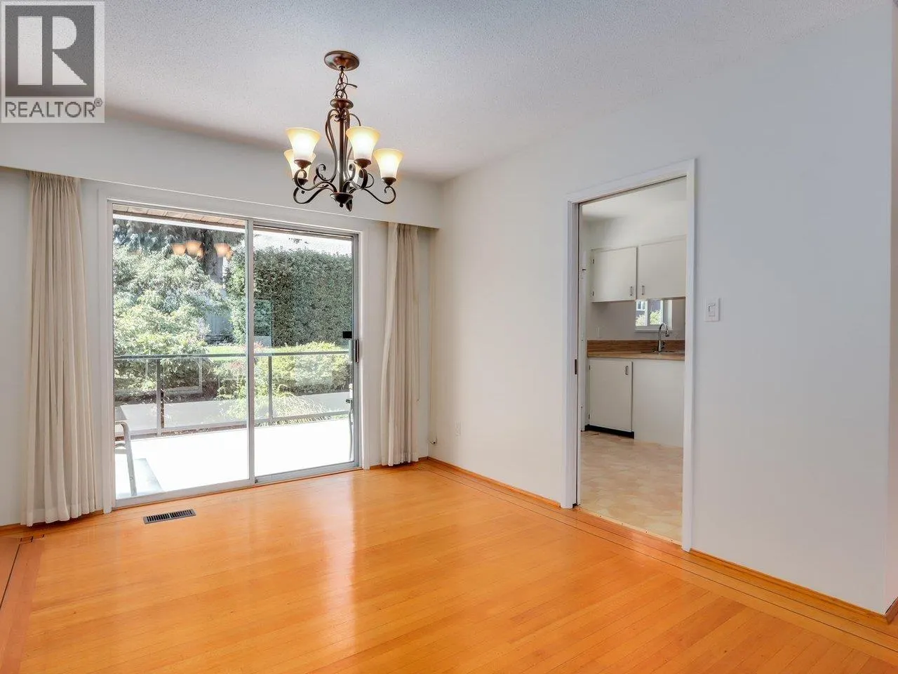 893 HUNTINGDON CRESCENT