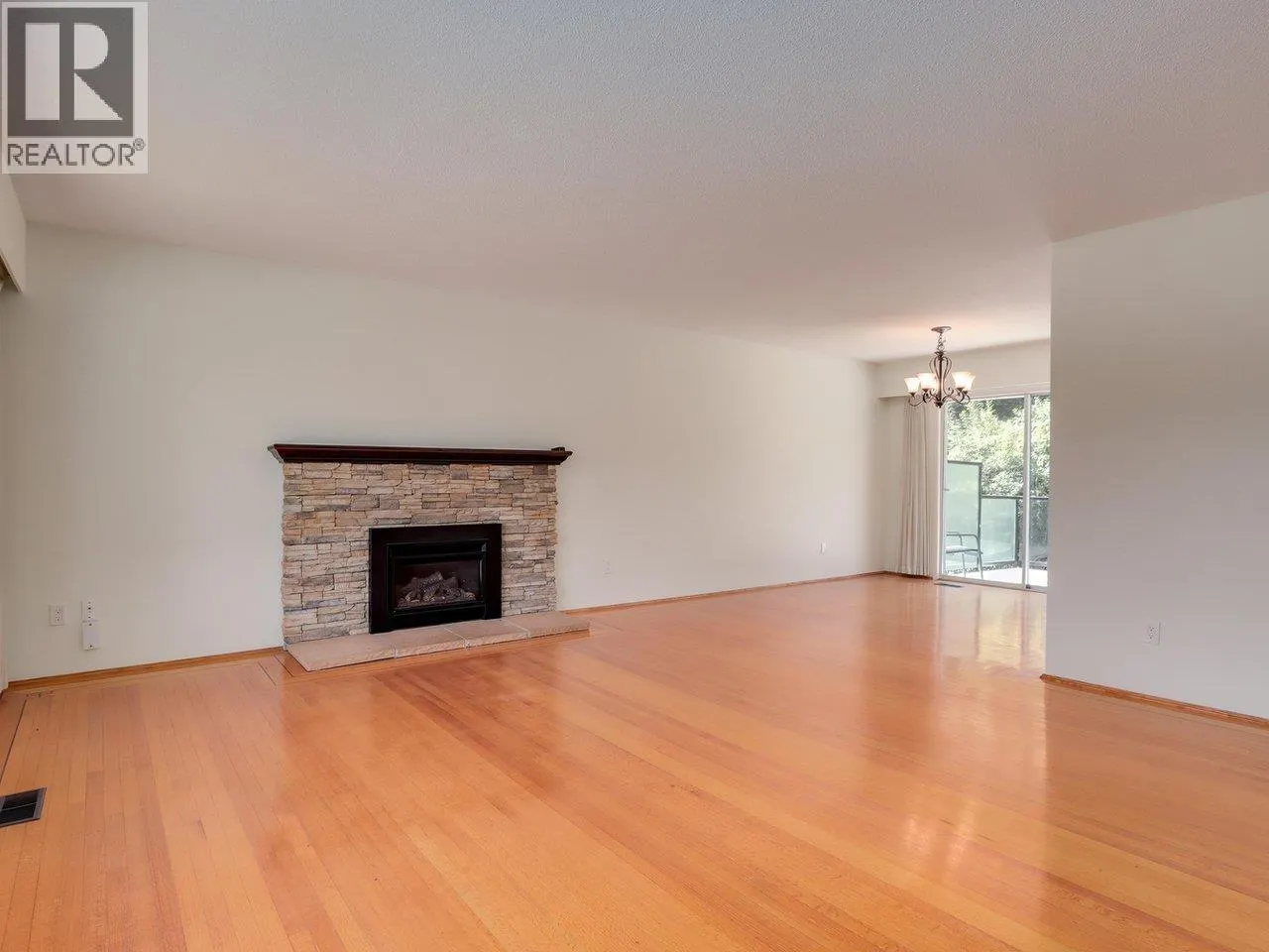 893 HUNTINGDON CRESCENT