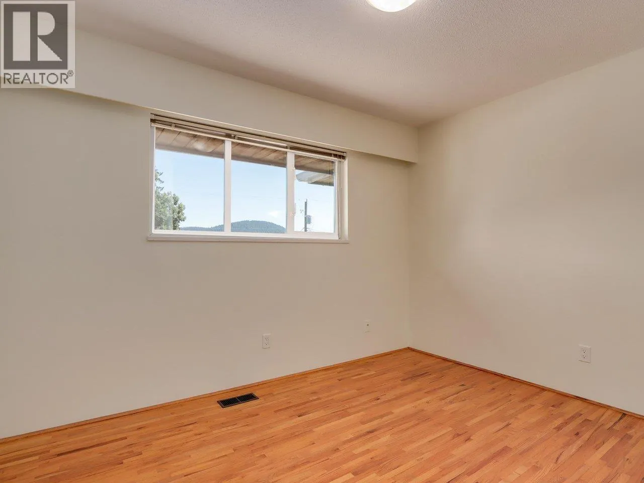 893 HUNTINGDON CRESCENT
