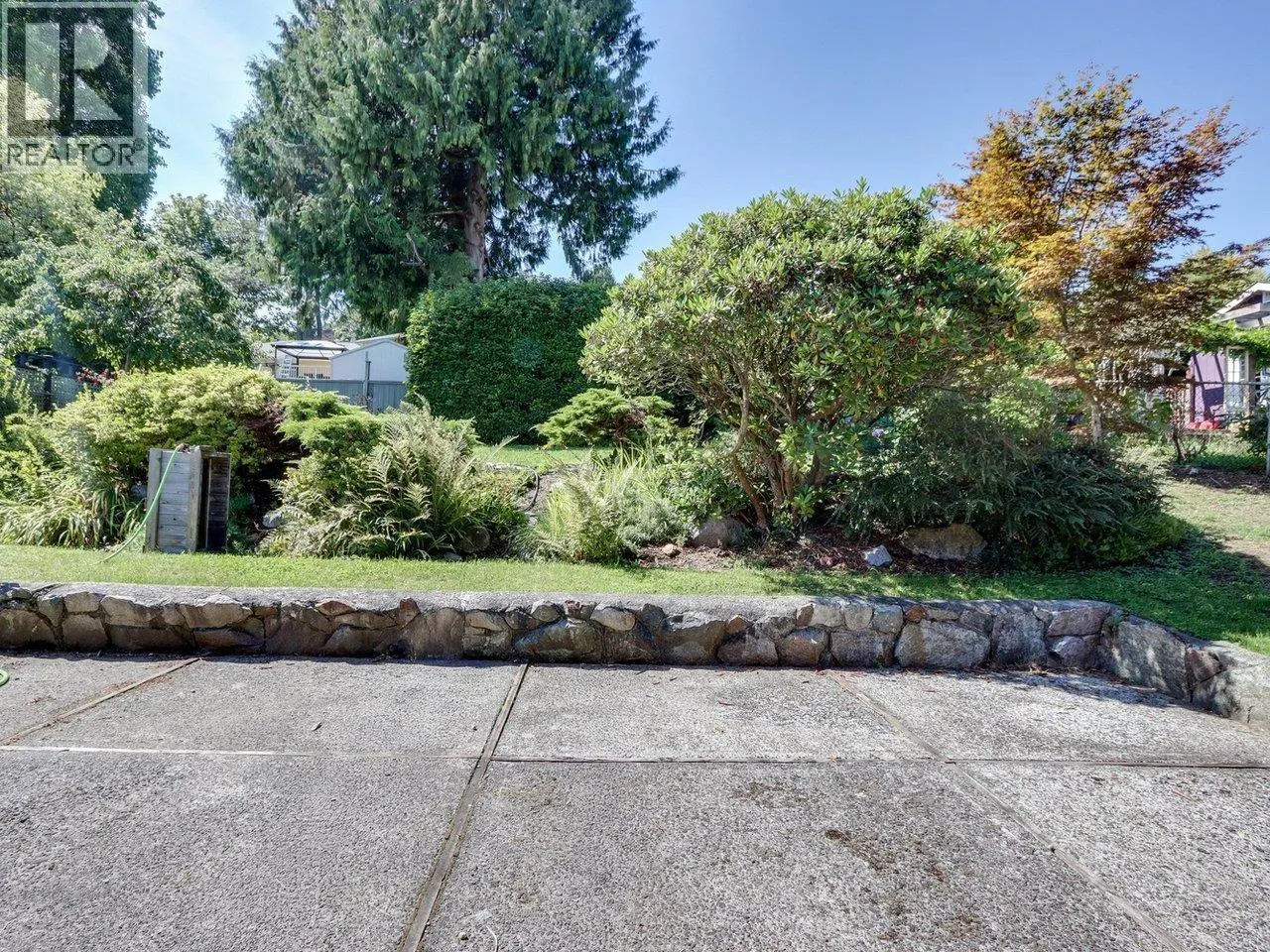893 HUNTINGDON CRESCENT