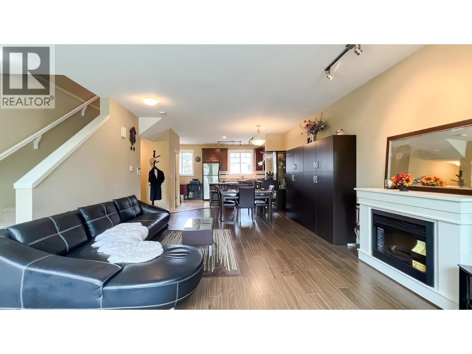 16 11393 STEVESTON HIGHWAY