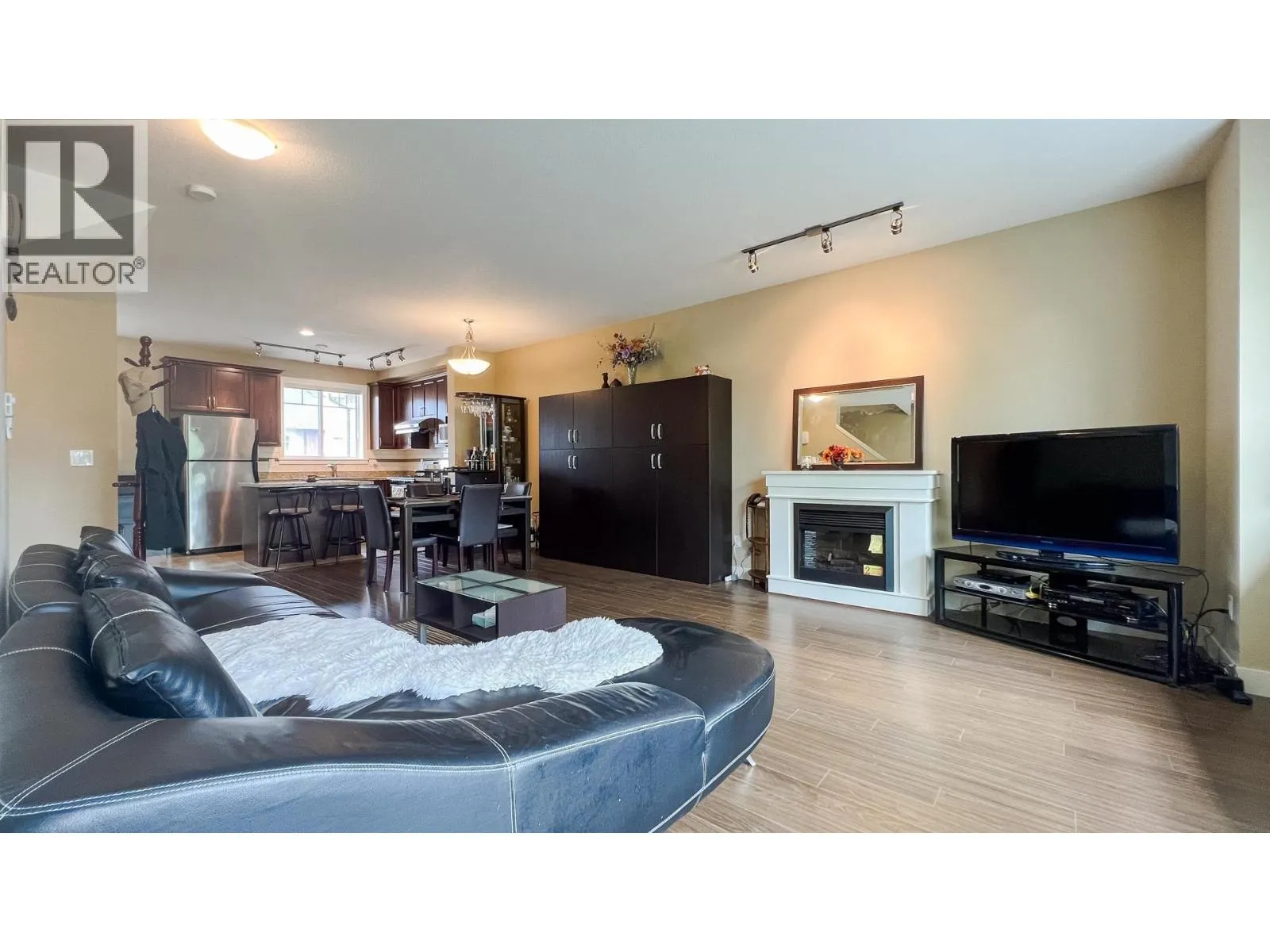16 11393 STEVESTON HIGHWAY