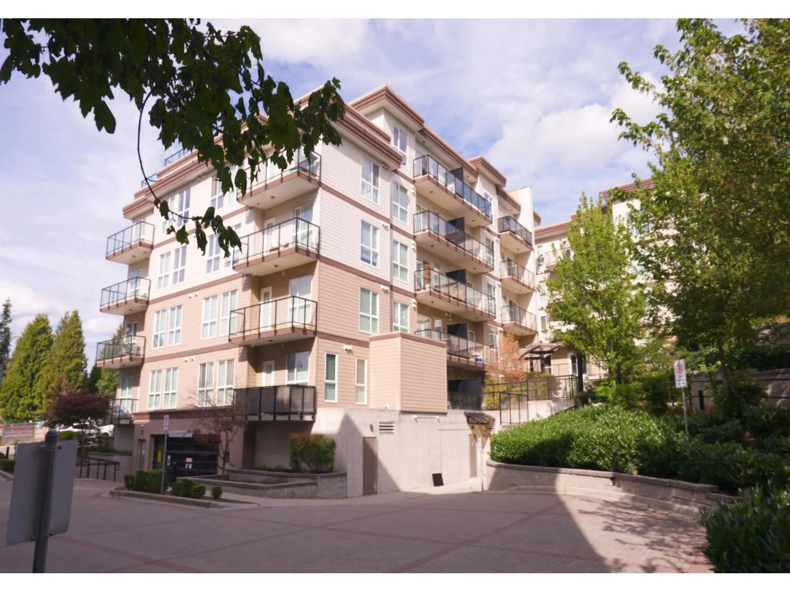 503 13768 108 AVENUE