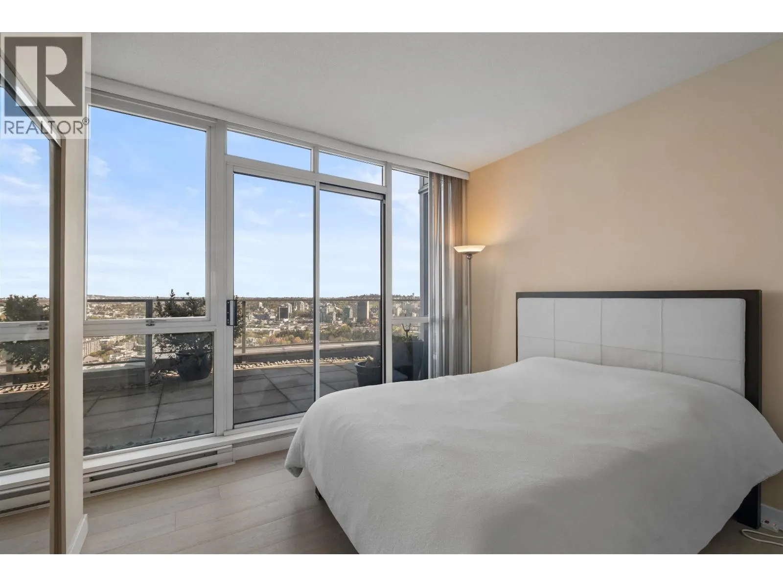 4201 1408 STRATHMORE MEWS