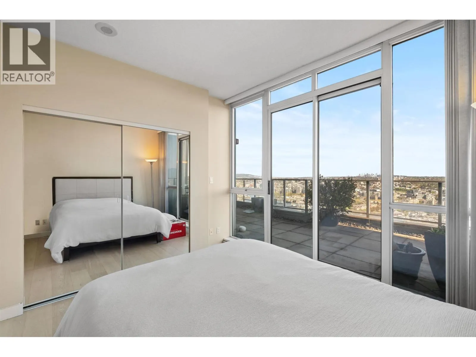 4201 1408 STRATHMORE MEWS
