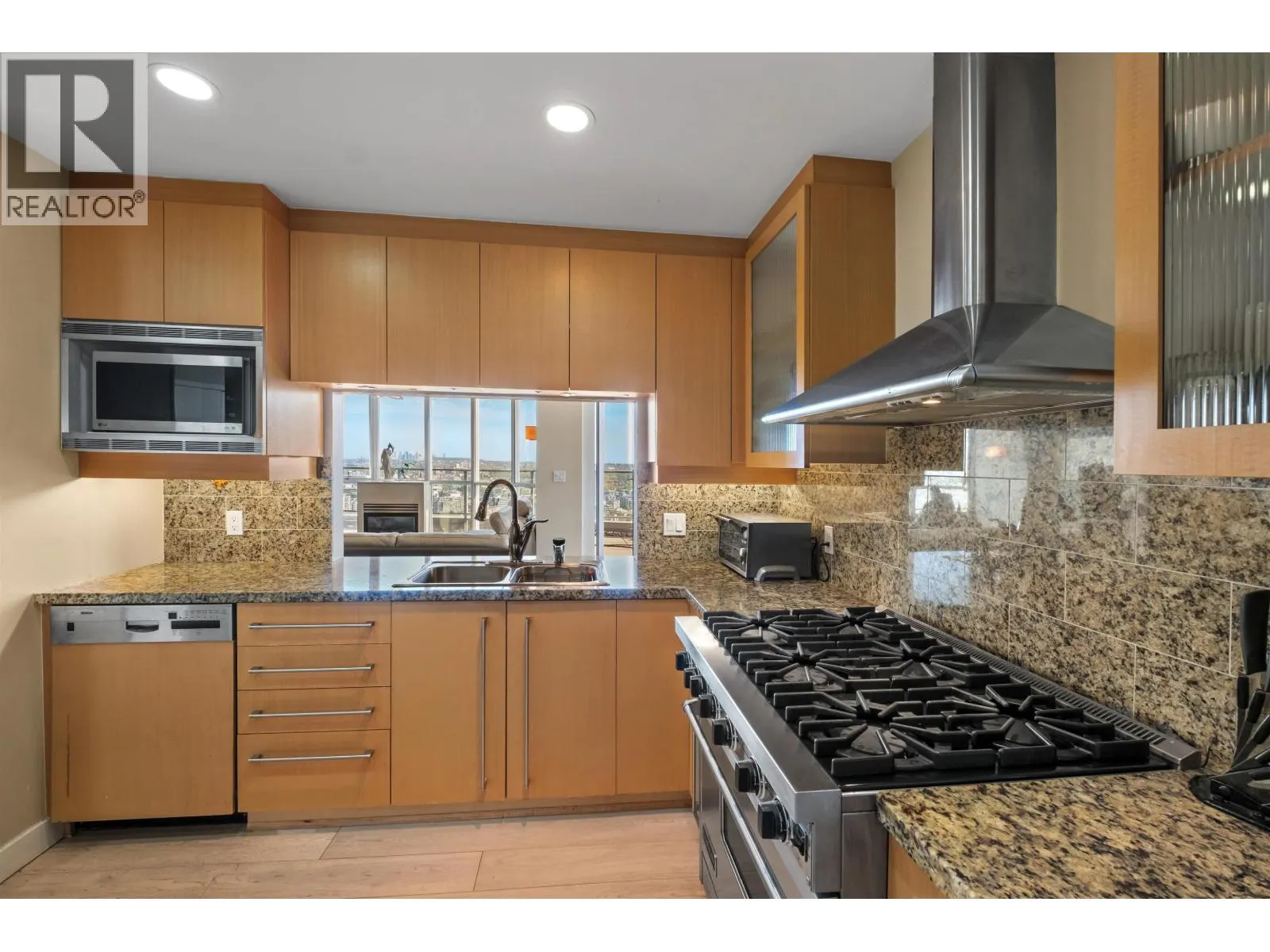 4201 1408 STRATHMORE MEWS