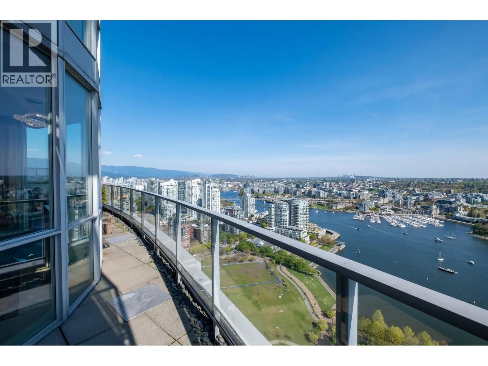 4201 1408 STRATHMORE MEWS