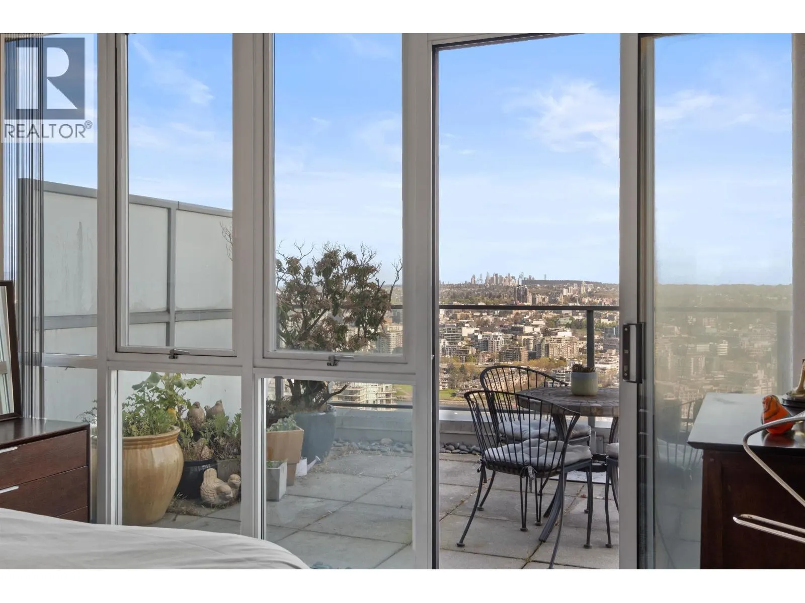 4201 1408 STRATHMORE MEWS