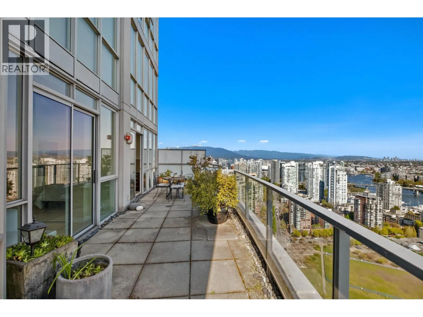 4201 1408 STRATHMORE MEWS