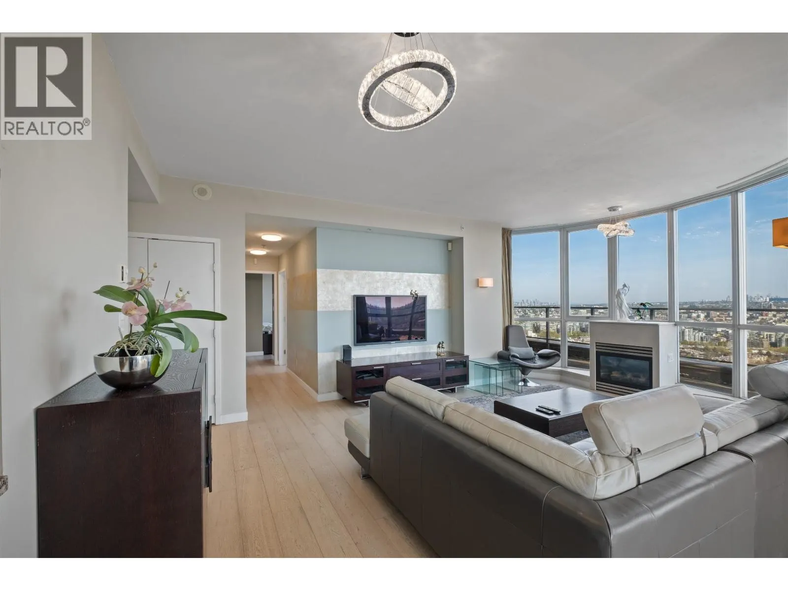 4201 1408 STRATHMORE MEWS