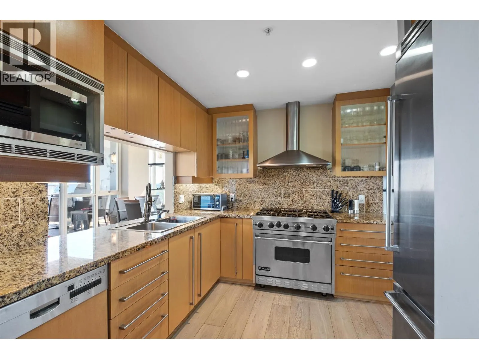 4201 1408 STRATHMORE MEWS