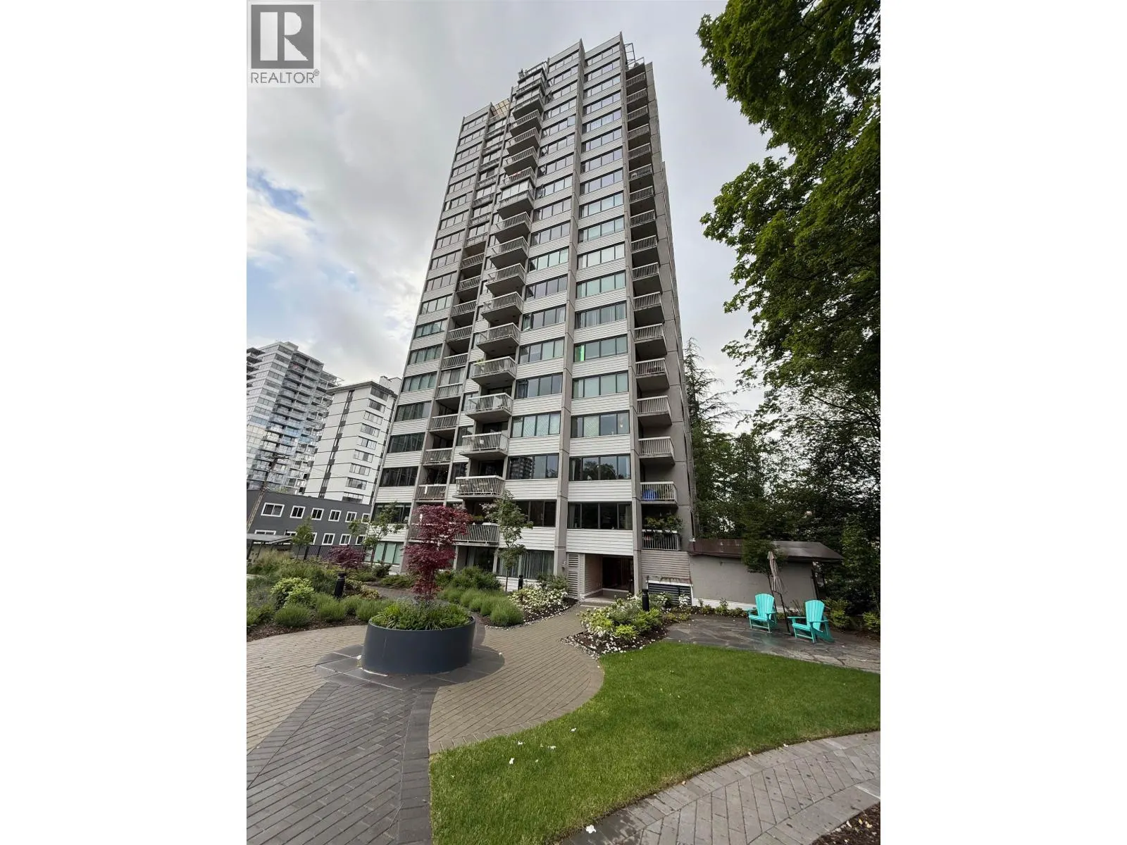 201 1740 NW COMOX STREET