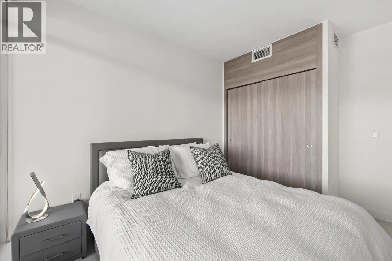1006 4890 LOUGHEED HIGHWAY
