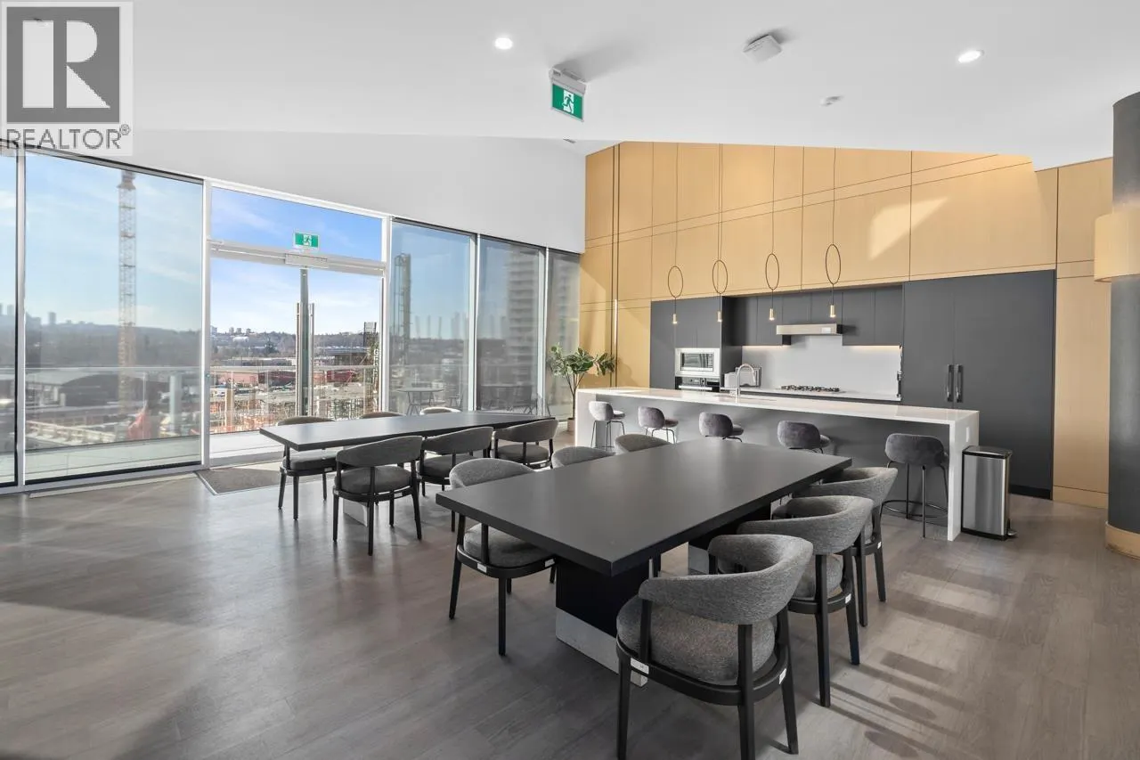 1006 4890 LOUGHEED HIGHWAY