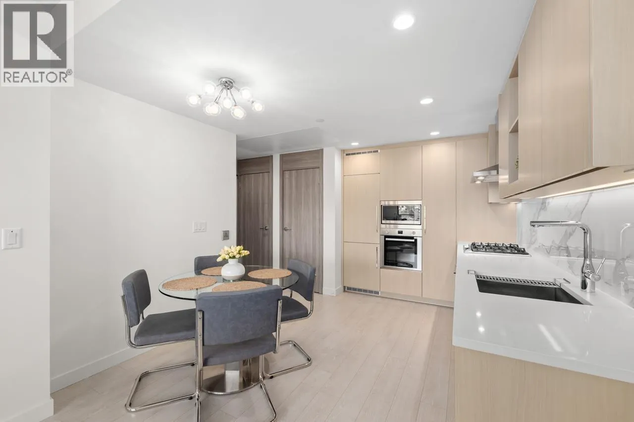 1006 4890 LOUGHEED HIGHWAY