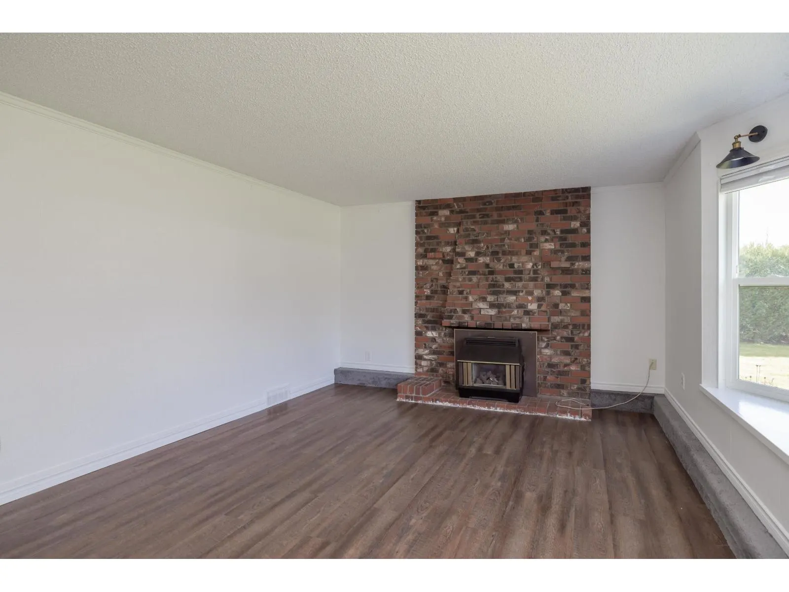 4458 BENZ CRESCENT