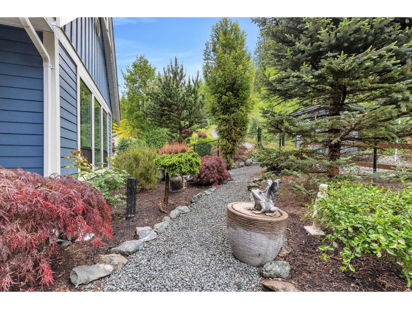10 7854 BROOKWOOD PLACE|Eastern Hillsides