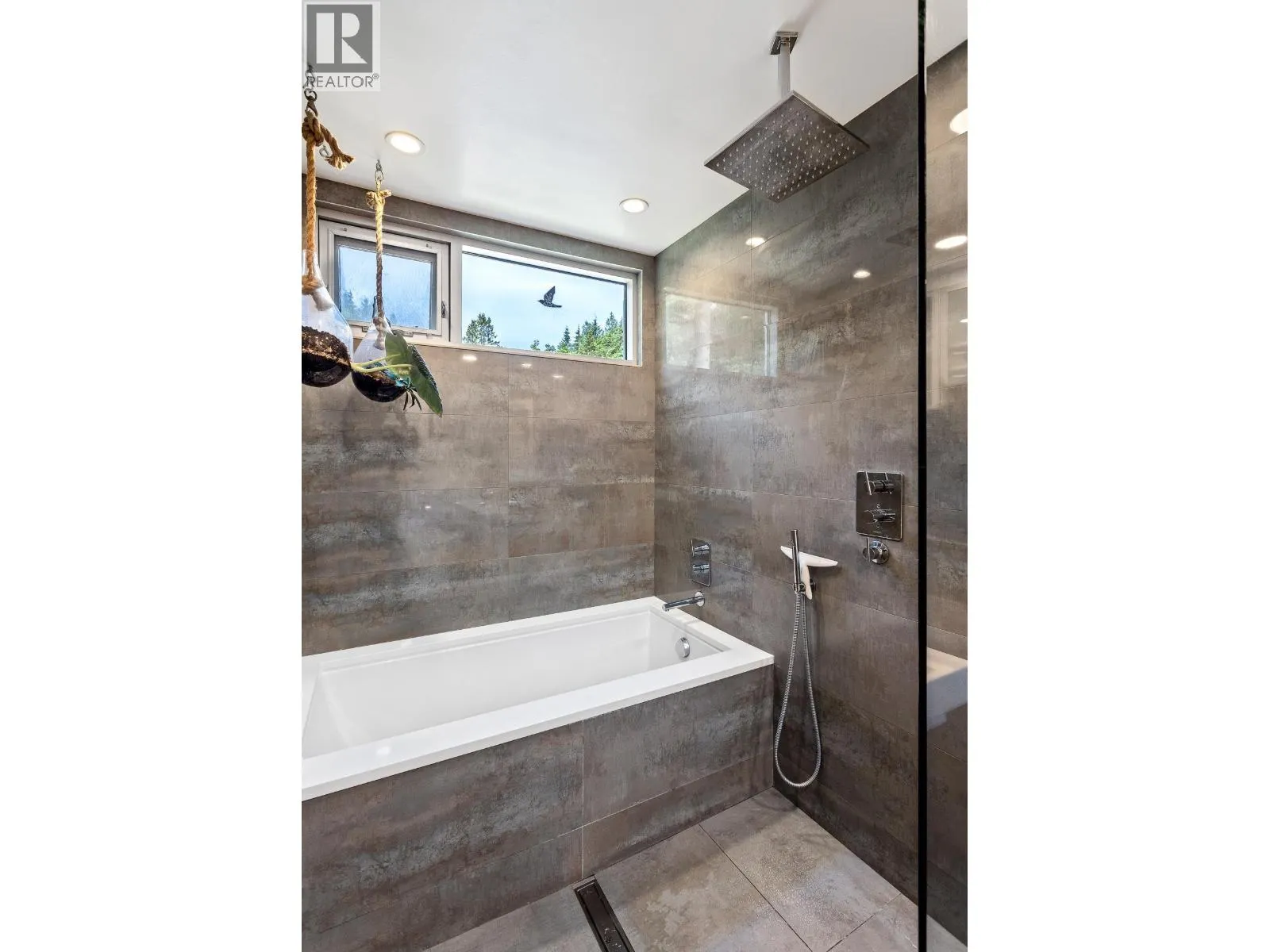 4527 STRATHCONA ROAD