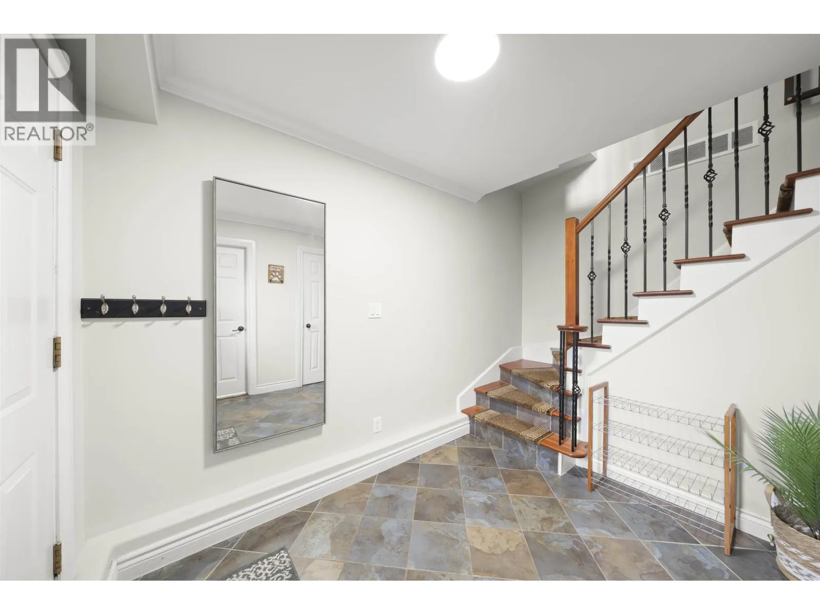 5521 MAPLE CRESCENT