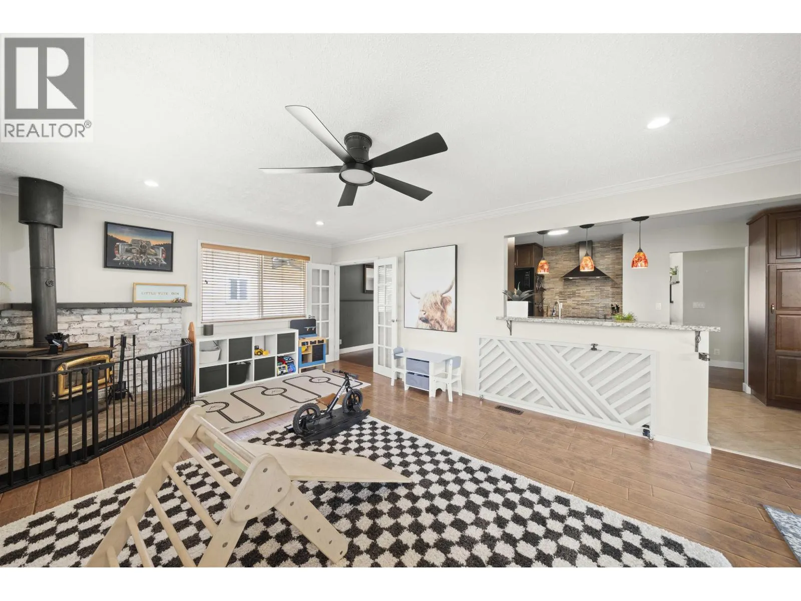 5521 MAPLE CRESCENT