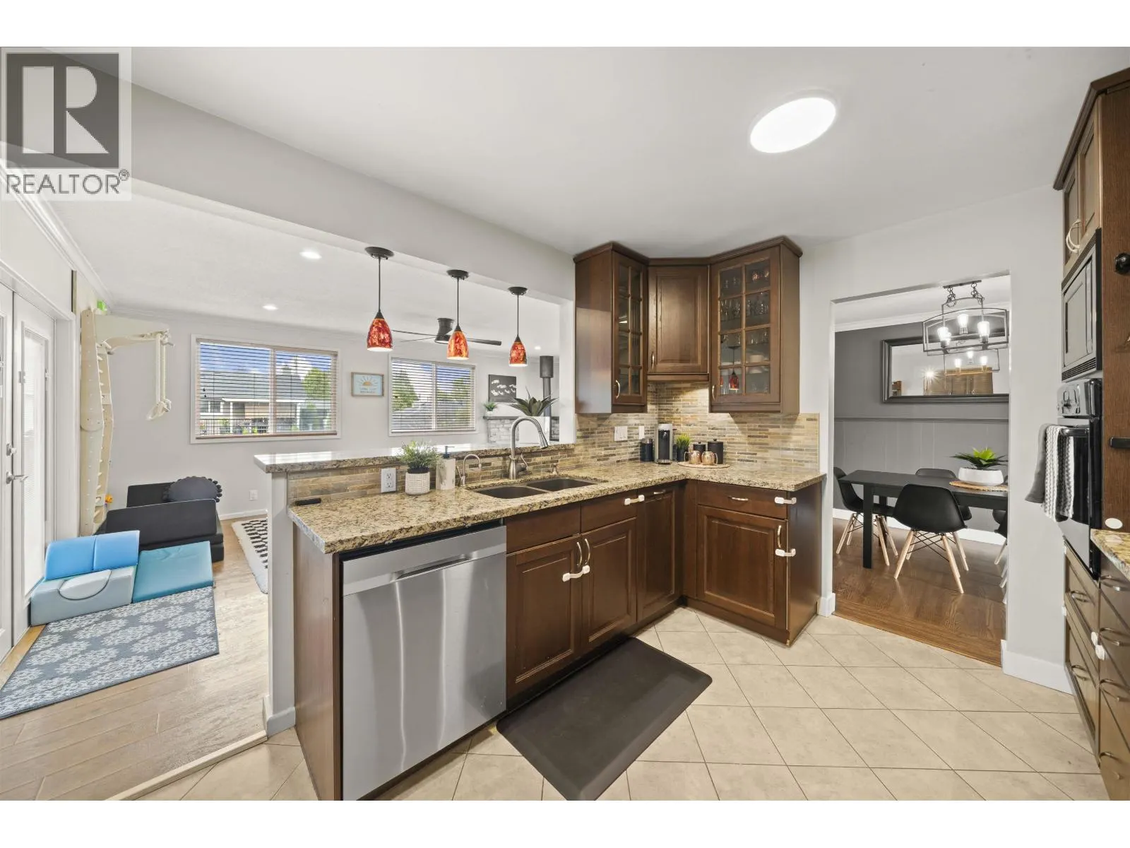 5521 MAPLE CRESCENT
