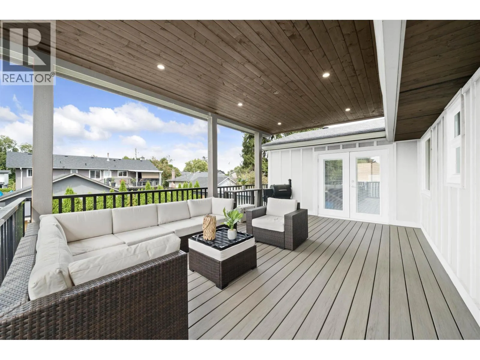 5521 MAPLE CRESCENT