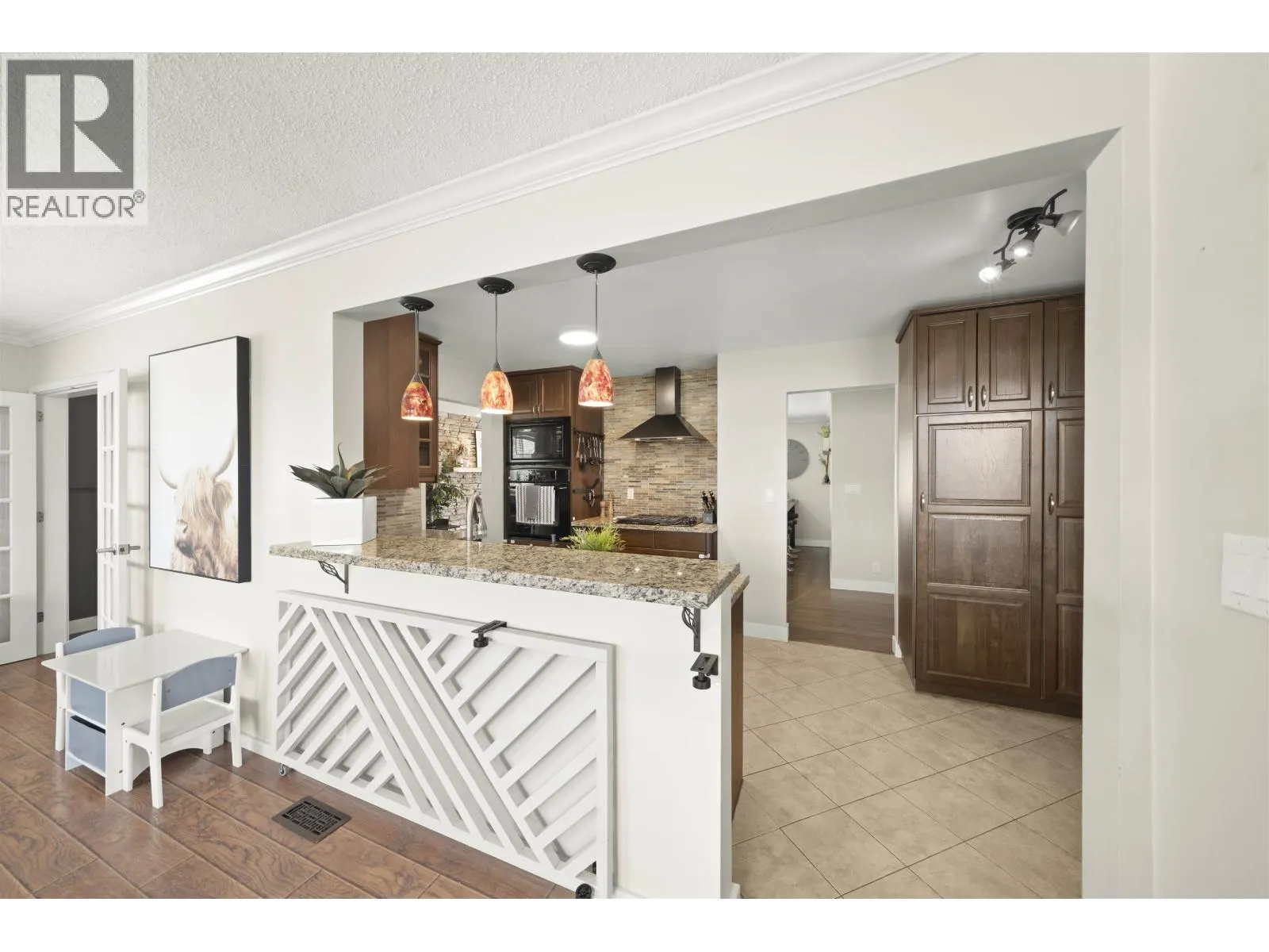 5521 MAPLE CRESCENT