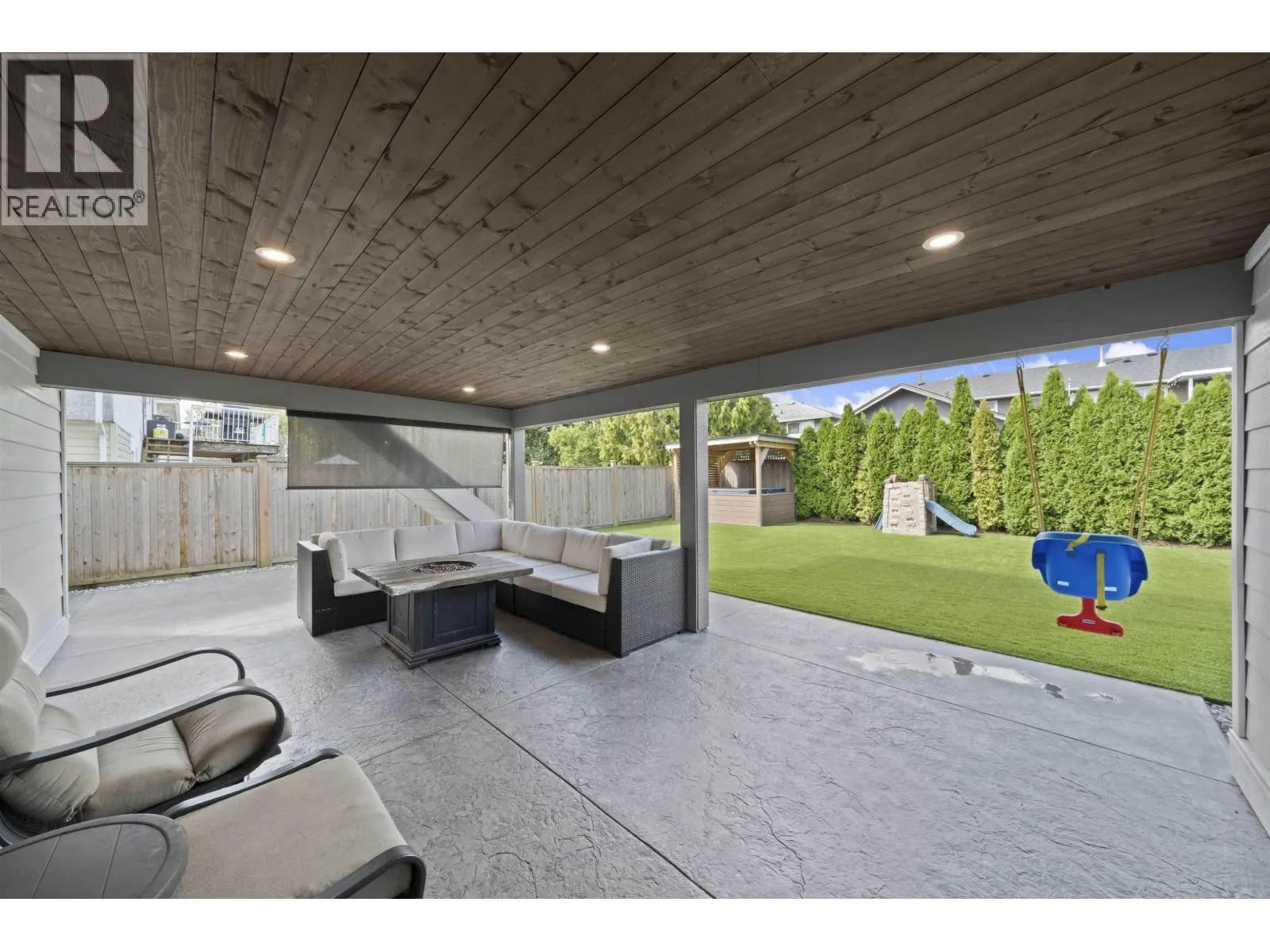 5521 MAPLE CRESCENT
