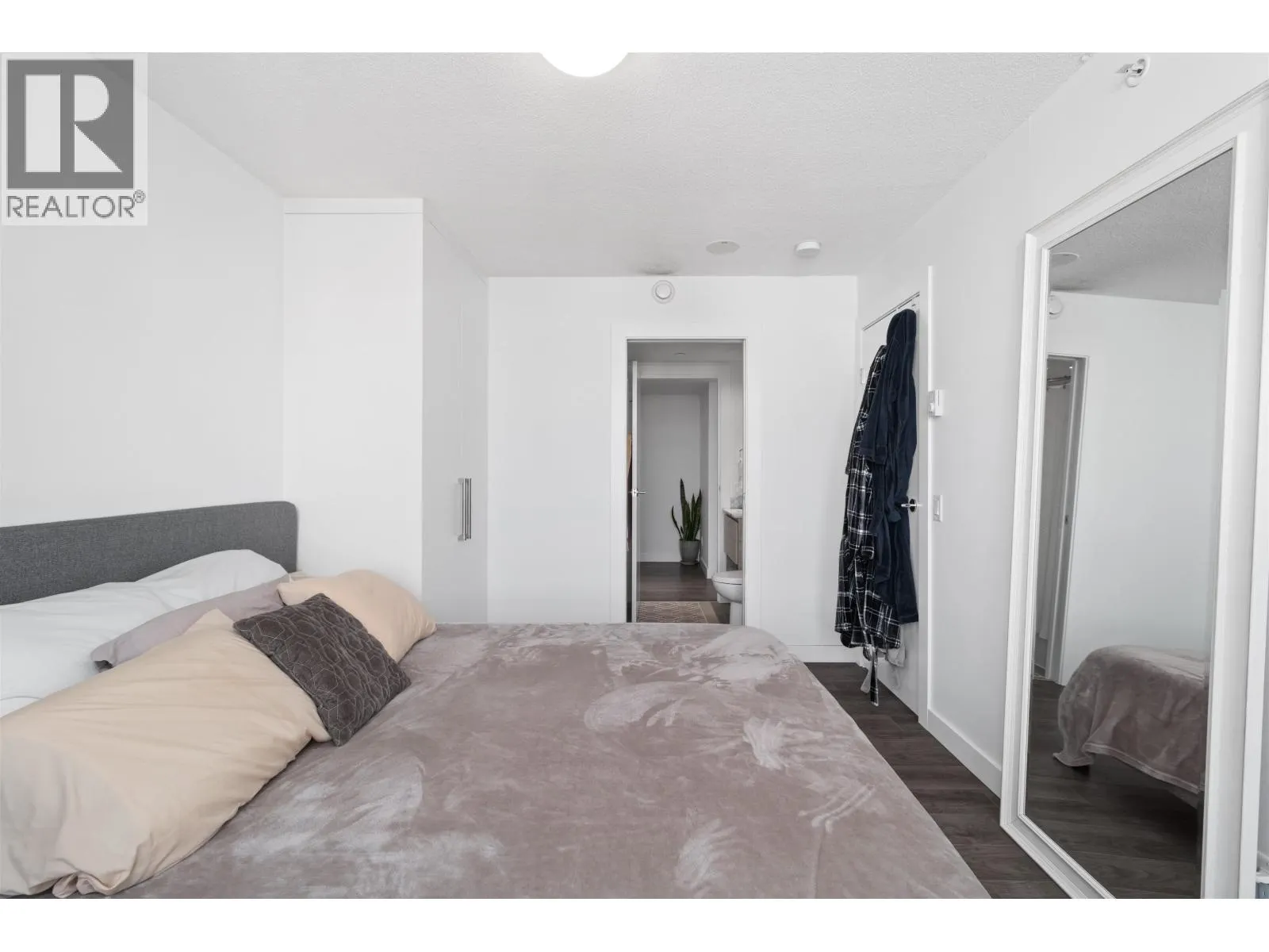 2711 908 QUAYSIDE DRIVE