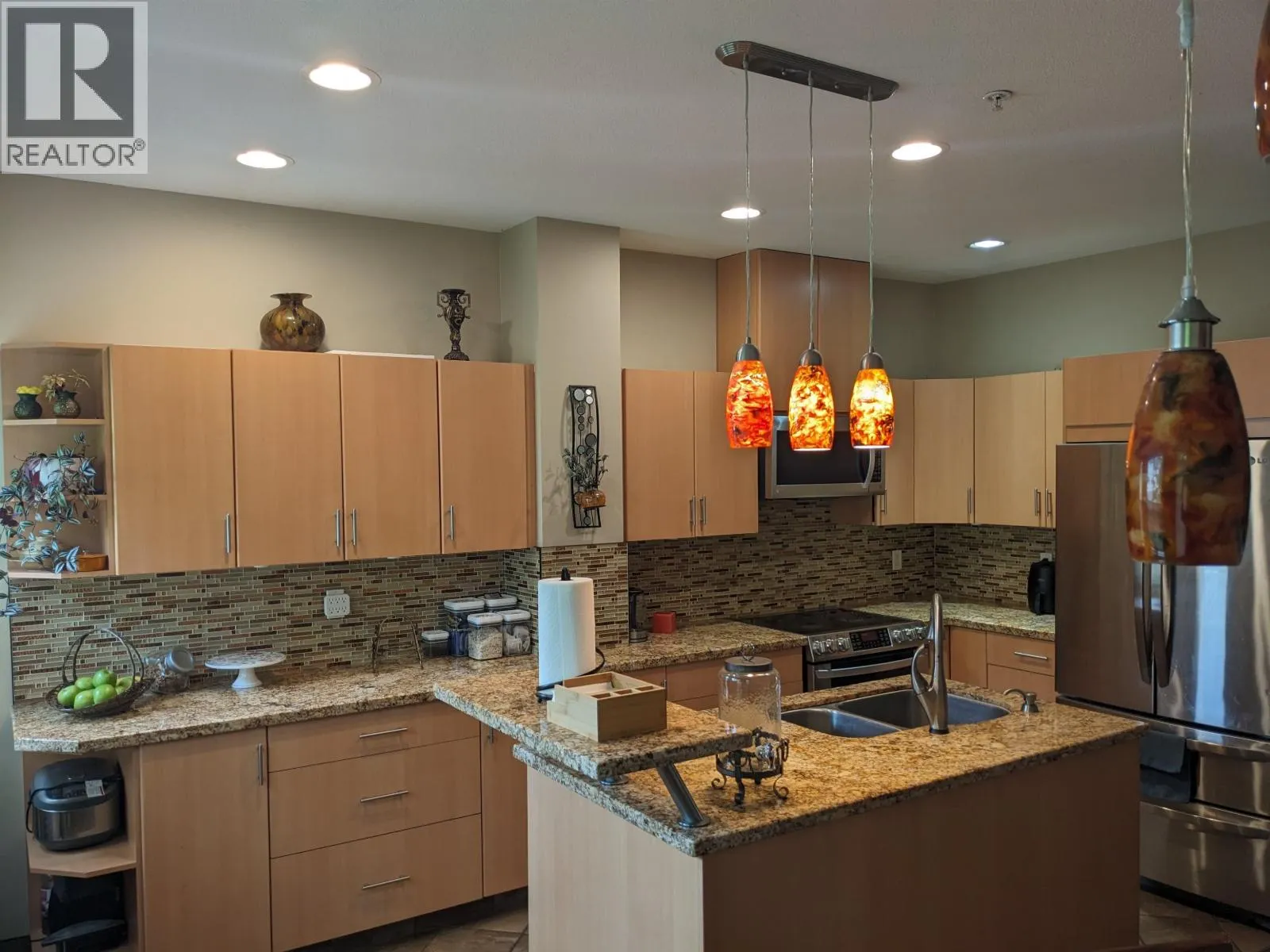 64 1055 RIVERWOOD GATE
