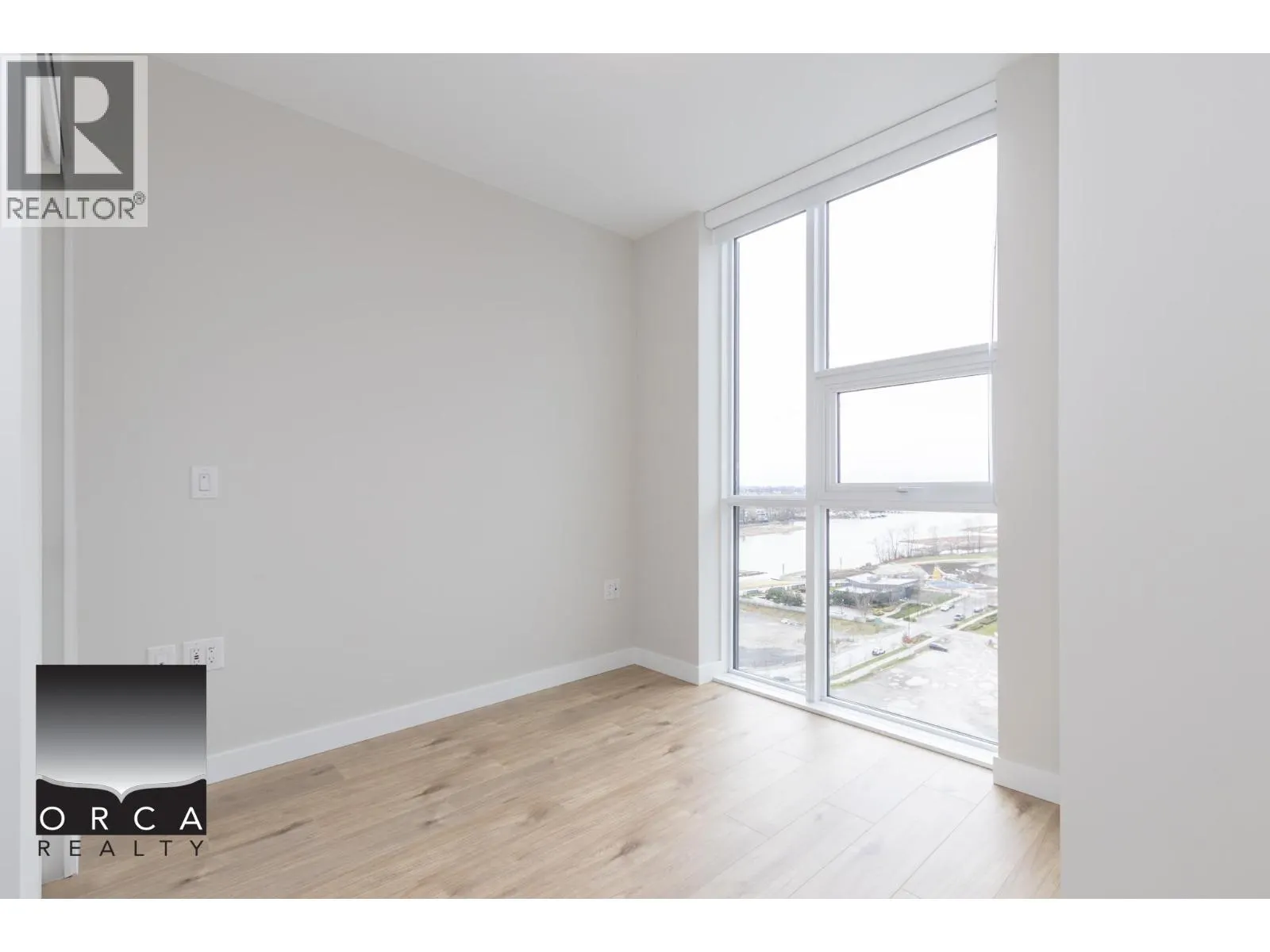 1503 3430 KENT AVE SOUTH E.