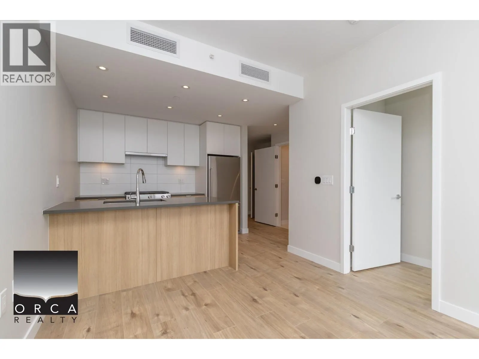 1503 3430 KENT AVE SOUTH E.