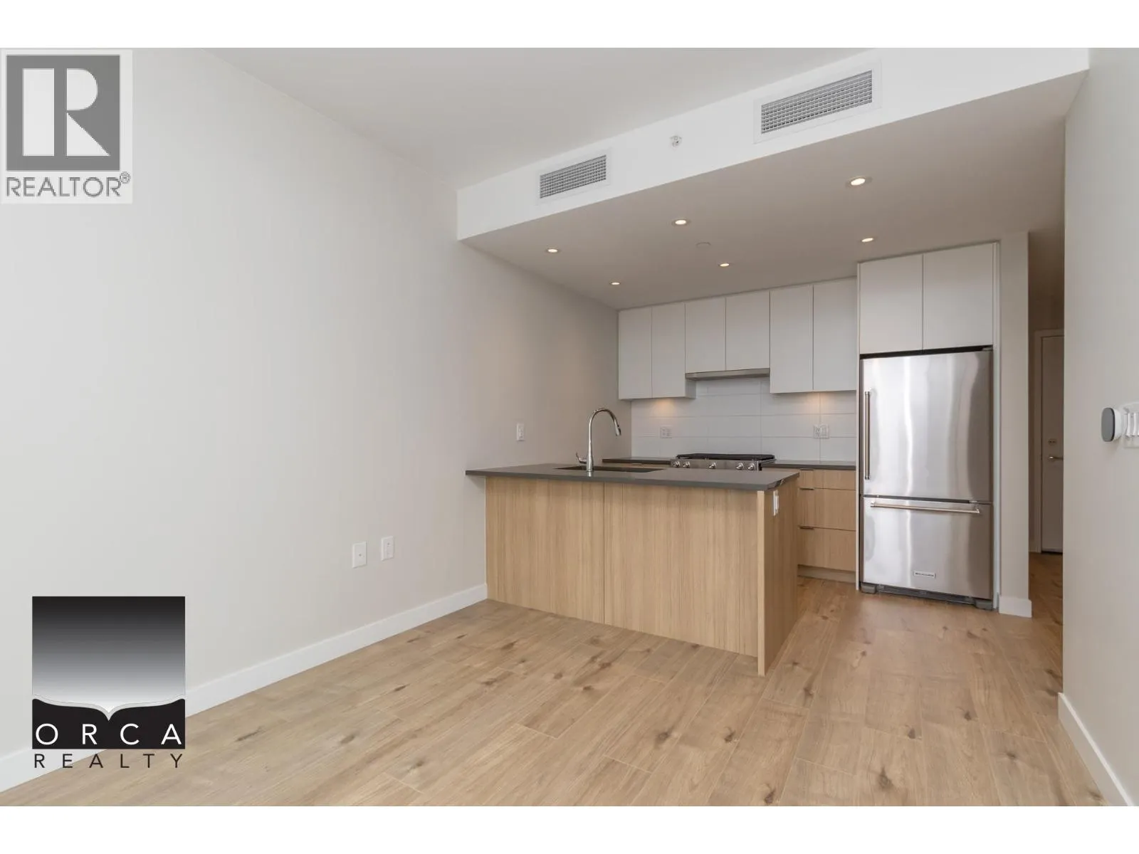 1503 3430 KENT AVE SOUTH E.