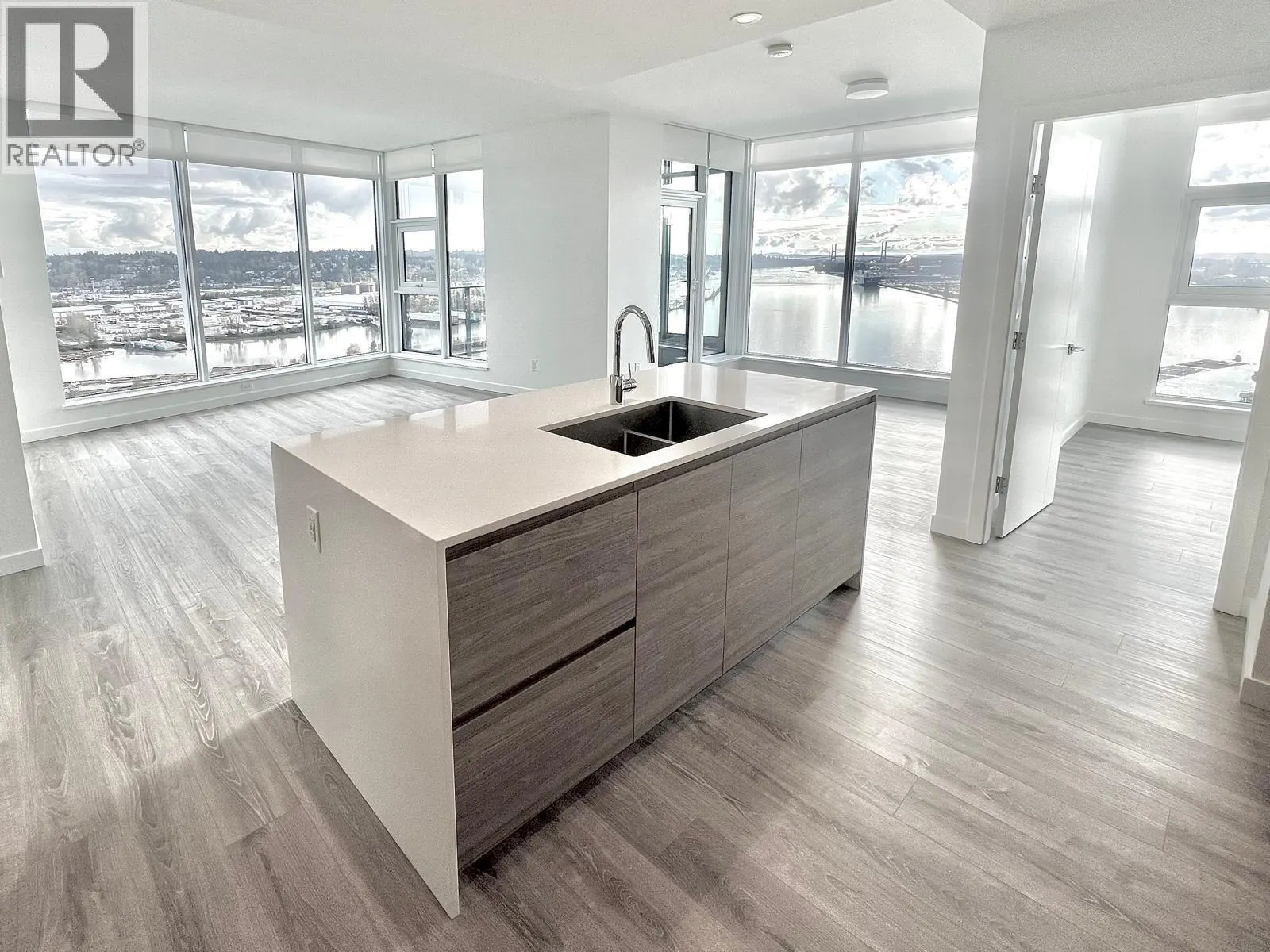 2108 680 QUAYSIDE DRIVE